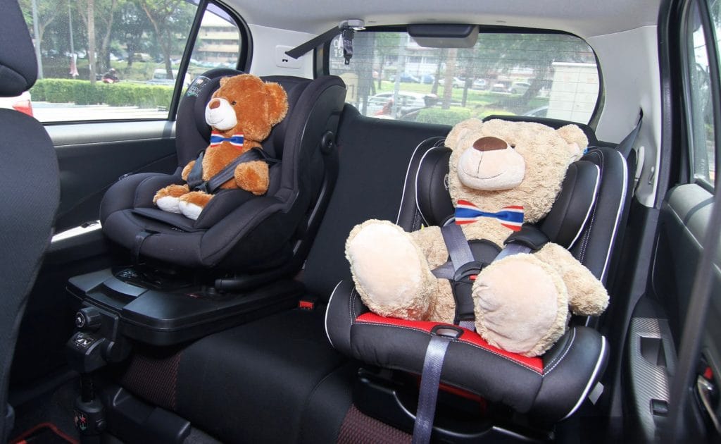 De veiligheidsgordelwet van Thailand moet n.a.v. de onpraktische wijzigingen worden herzien