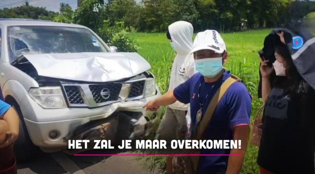 14-jarige tiener komt in Noordoost-Thailand om het leven terwijl zij op de motor telefoneerde, vader stuk van verdriet
