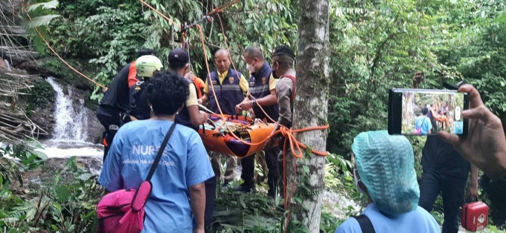 Nederlandse toeriste lelijk ten val gekomen bij de Phang Nga waterval in Zuid-Thailand 