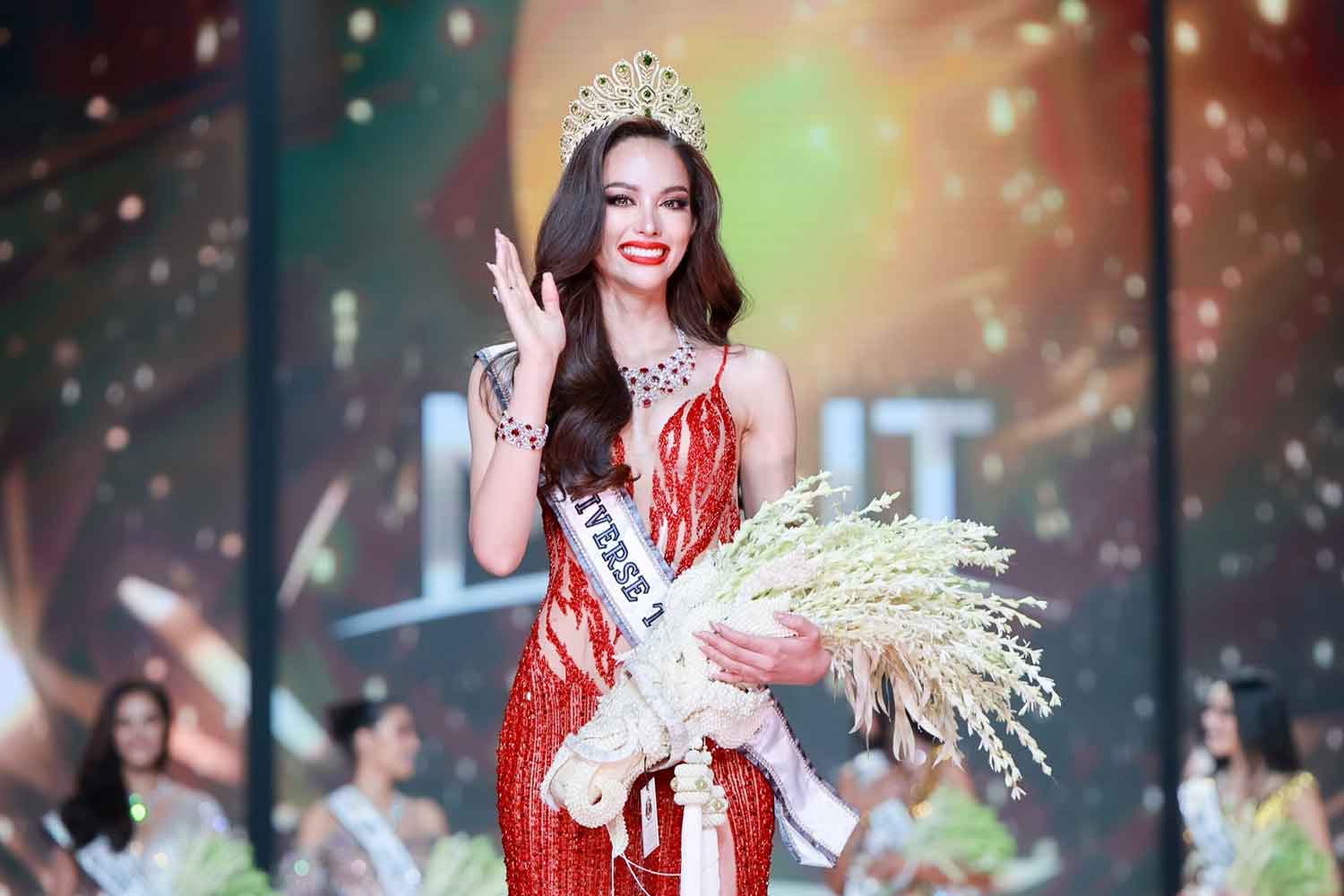 Van afvalkoningin tot schoonheidskoningin, zo bewijst de nieuwe Miss Universe Thailand 2022, khun Anna Sueangam.