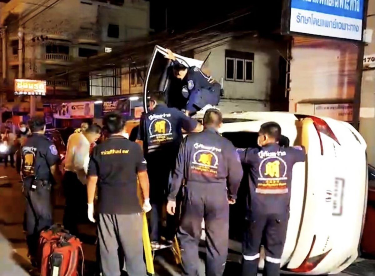 Slaperige Koreaanse vrouw ramt 2 auto’s in Pattaya