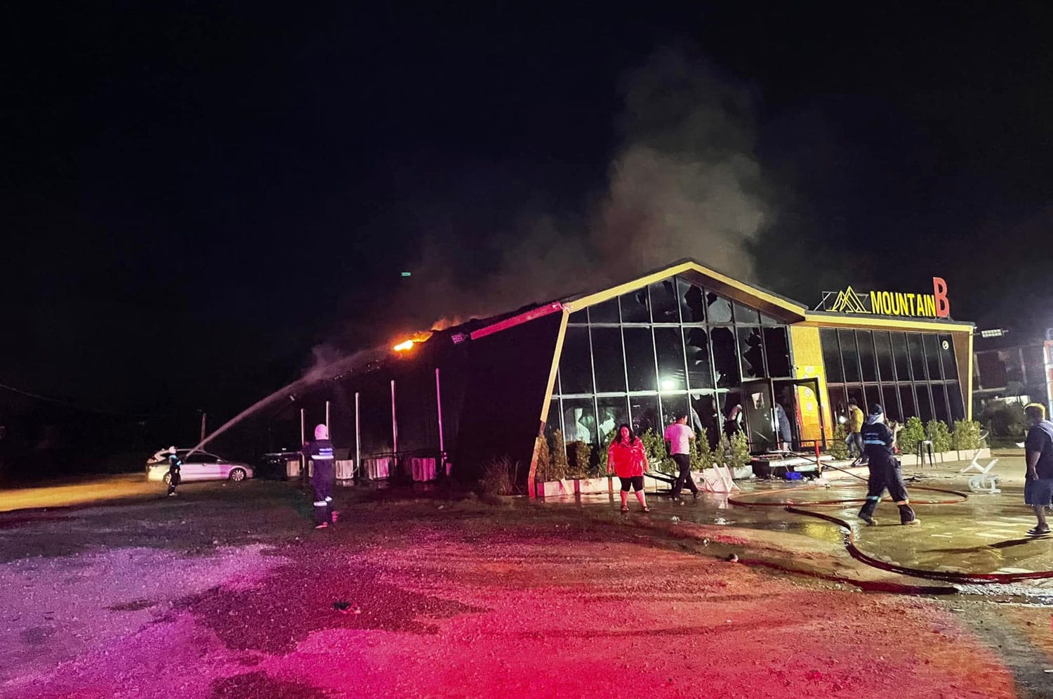 Het aantal dodelijke slachtoffers van de Mountain B- nachtclubbrand in Sattahip verder gestegen tot 18