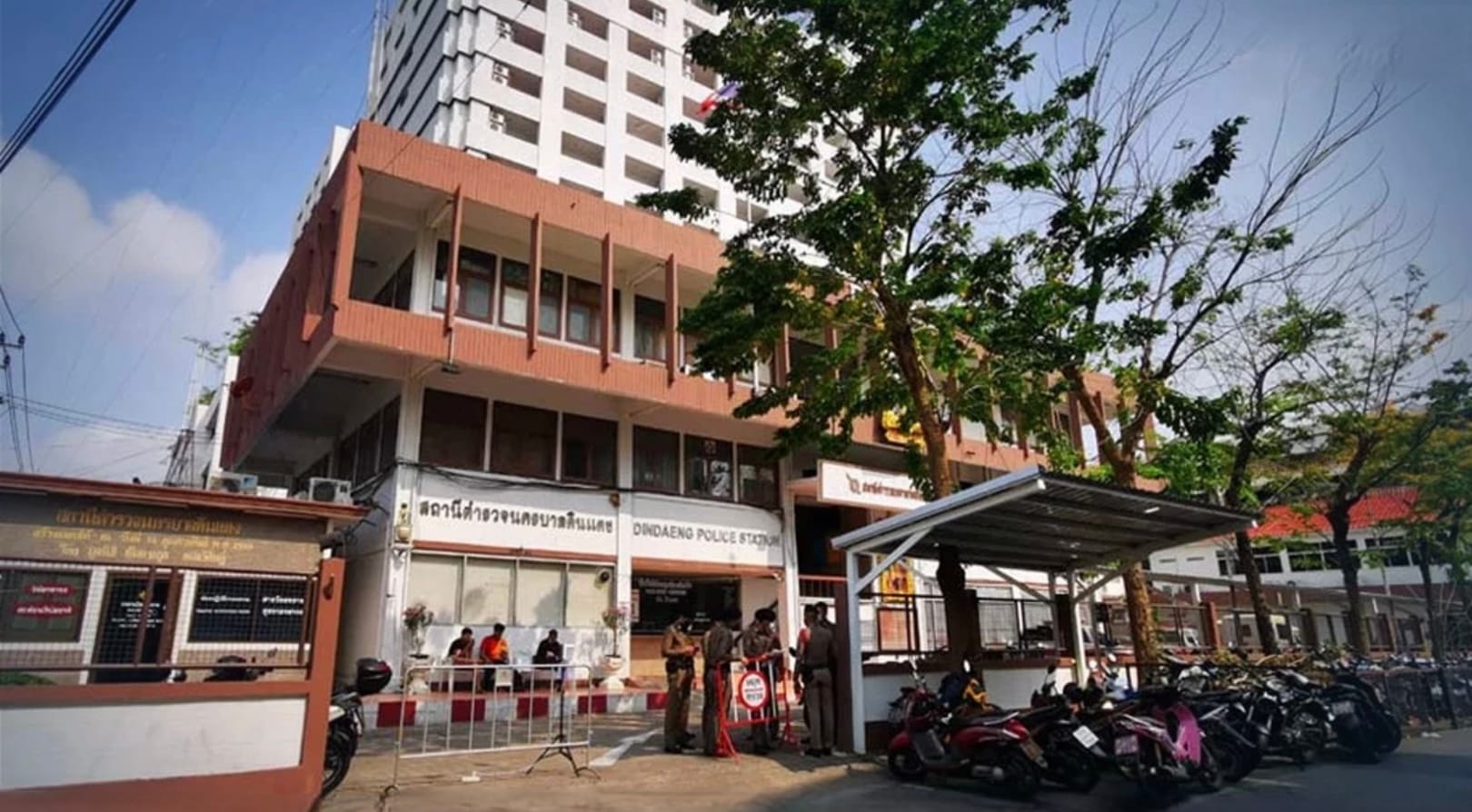 De handel en wandel van 5 hooggeplaatste politiebeambten van politiebureau Din Daeng onder de loep geplaatst