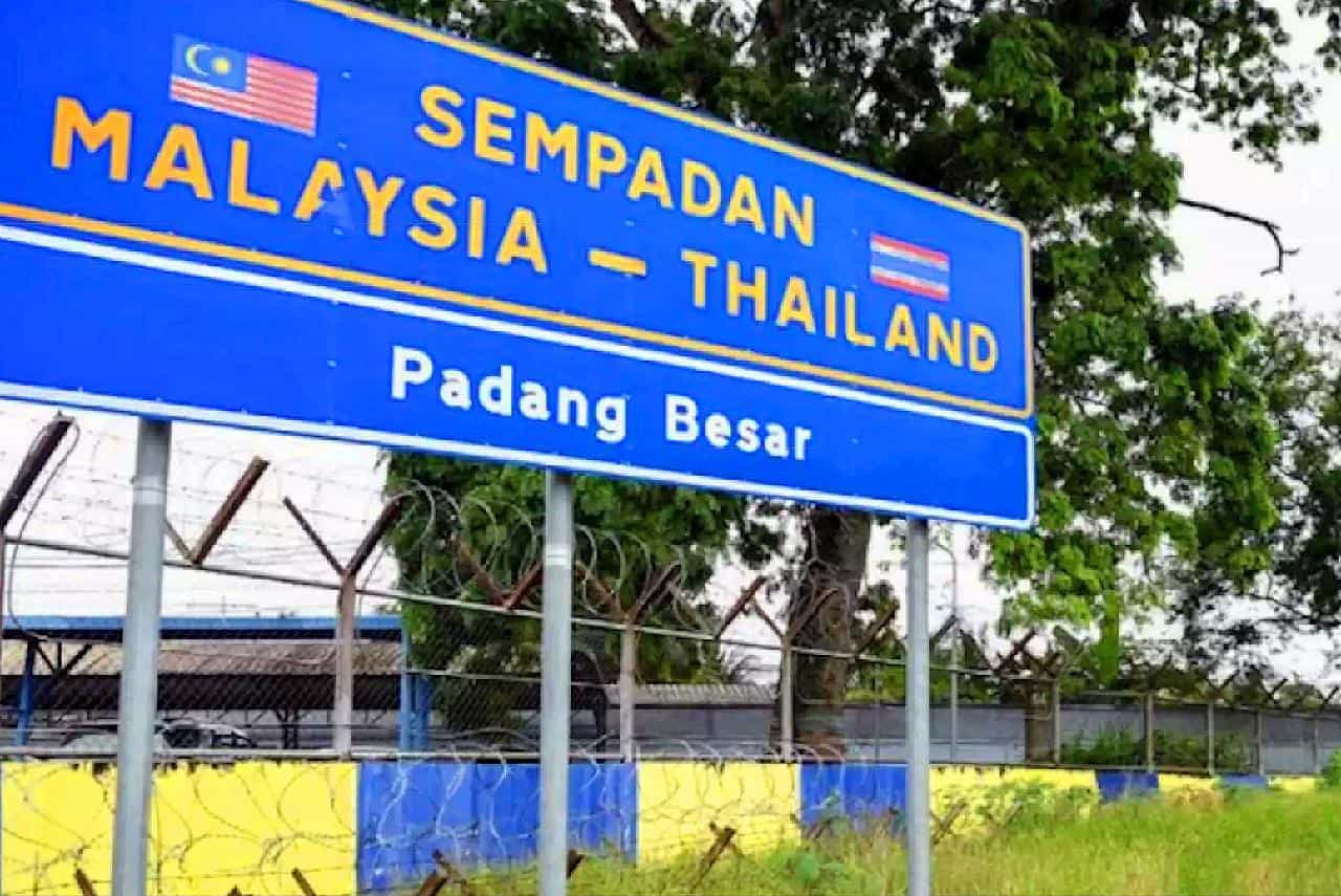 Na een drankje met cannabis gedronken te hebben, verdwenen twee Thais achter de tralies van een politiebureau van Maleisië