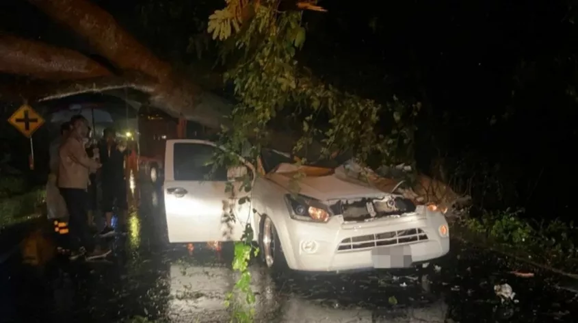 De zware tropische depressie eist in Noordoost-Thailand 1 dodelijke slachtoffer en 2 gewonden 