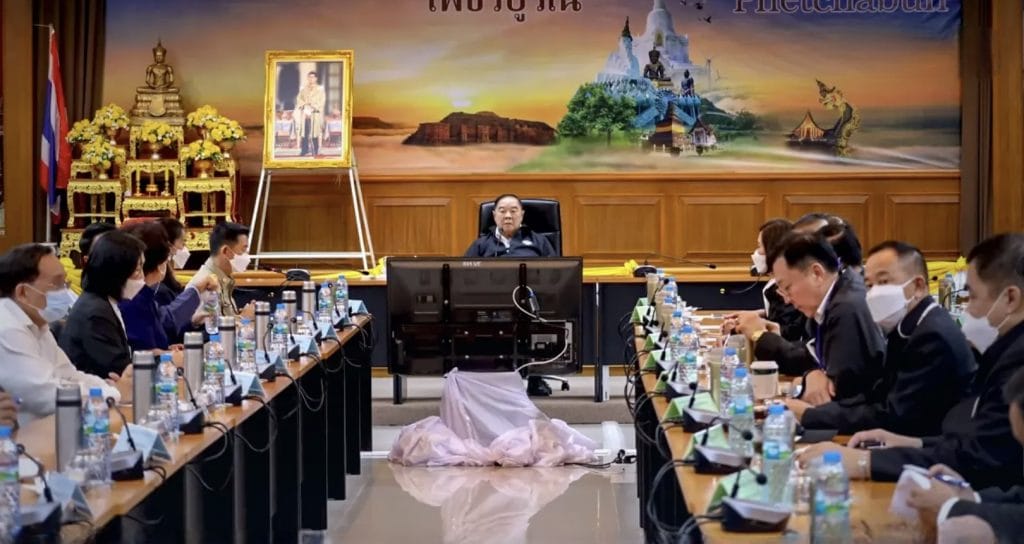 Generaal Prawit zet Noord, Noordoost op de lijst met één zeer strenge overstromingswaarschuwing terwijl supertyfoon Noru zich richt op Thailand