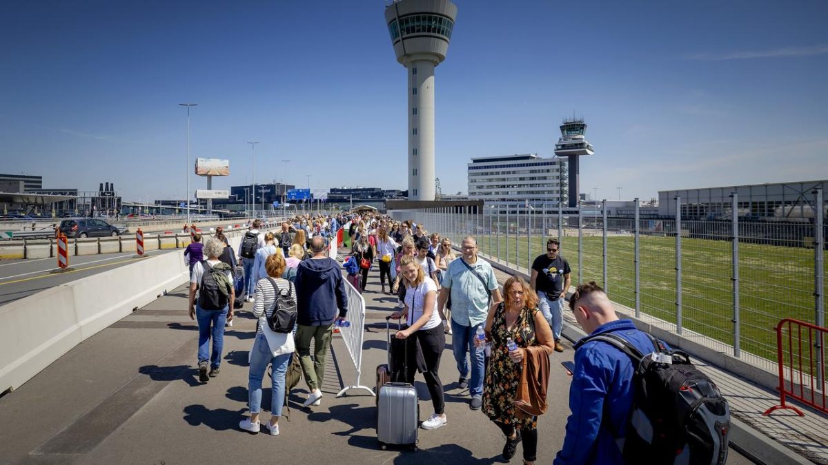 De chaos op Schiphol blijft nog maanden aanhouden, zeker tot in 2023