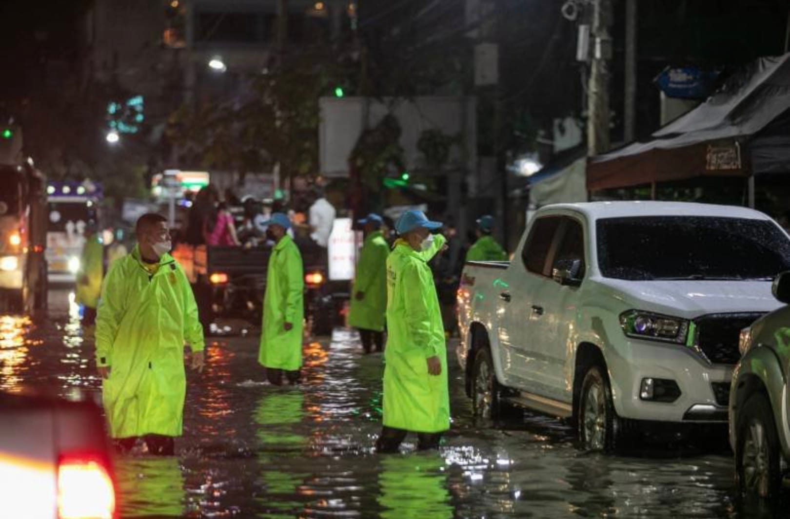 56 provincies in Thailand gewaarschuwd voor overlopen van de waterwegen na hevige regenval