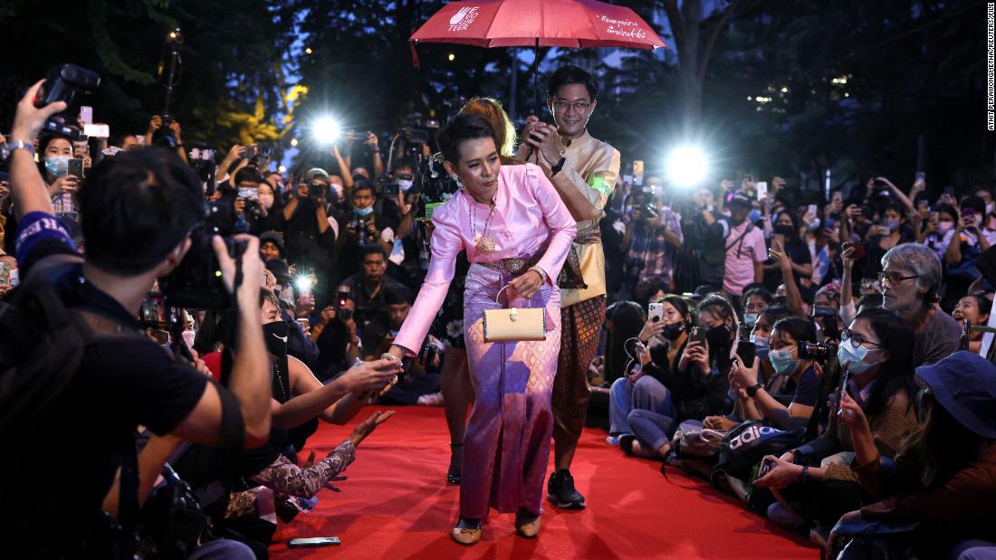 Activiste krijgt twee jaar gevangenisstraf voor belediging van Thaise koningin