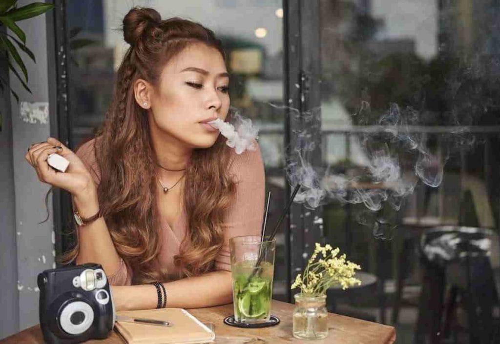 Legalisatie zal het vapen van jongeren in Thailand onder controle houden