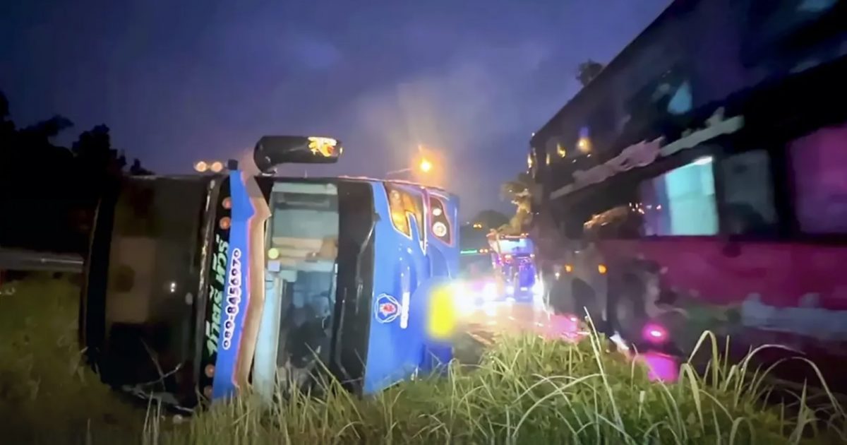 7 kinderen gewond tijdens excursie wanneer hun schoolbus in  Oost-Thailand kantelt