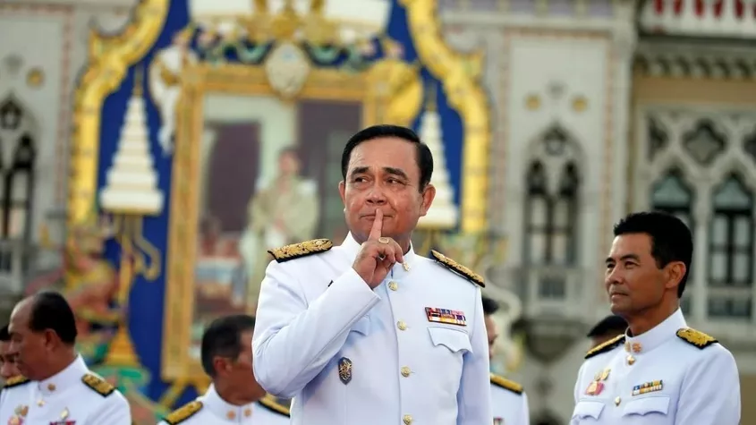 De Pheu Thai partij dient wegens vermeende corruptie twee aanklachten tegen generaal Prayut Chan-o-cha, wegens corruptie 