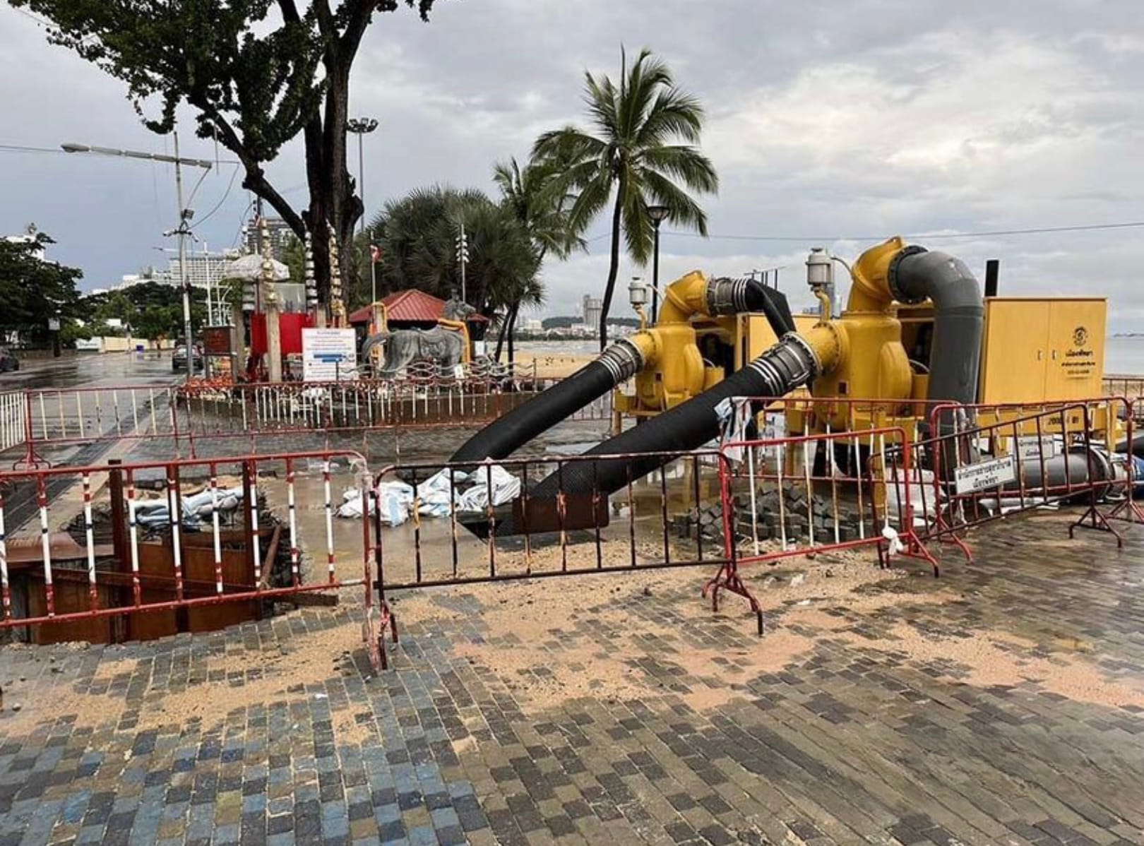 De kustplaats Pattaya heeft de nodige voorbereidingen getroffen om de overstromingen van tyfoon NORU deze week aan te kunnen