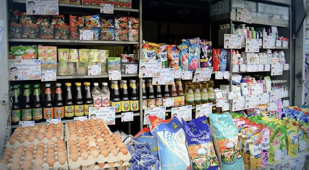 Ondanks de overstroming’s crisis in Thailand zijn de winkels door de transportbedrijven nog redelijk goed te bevoorraden 