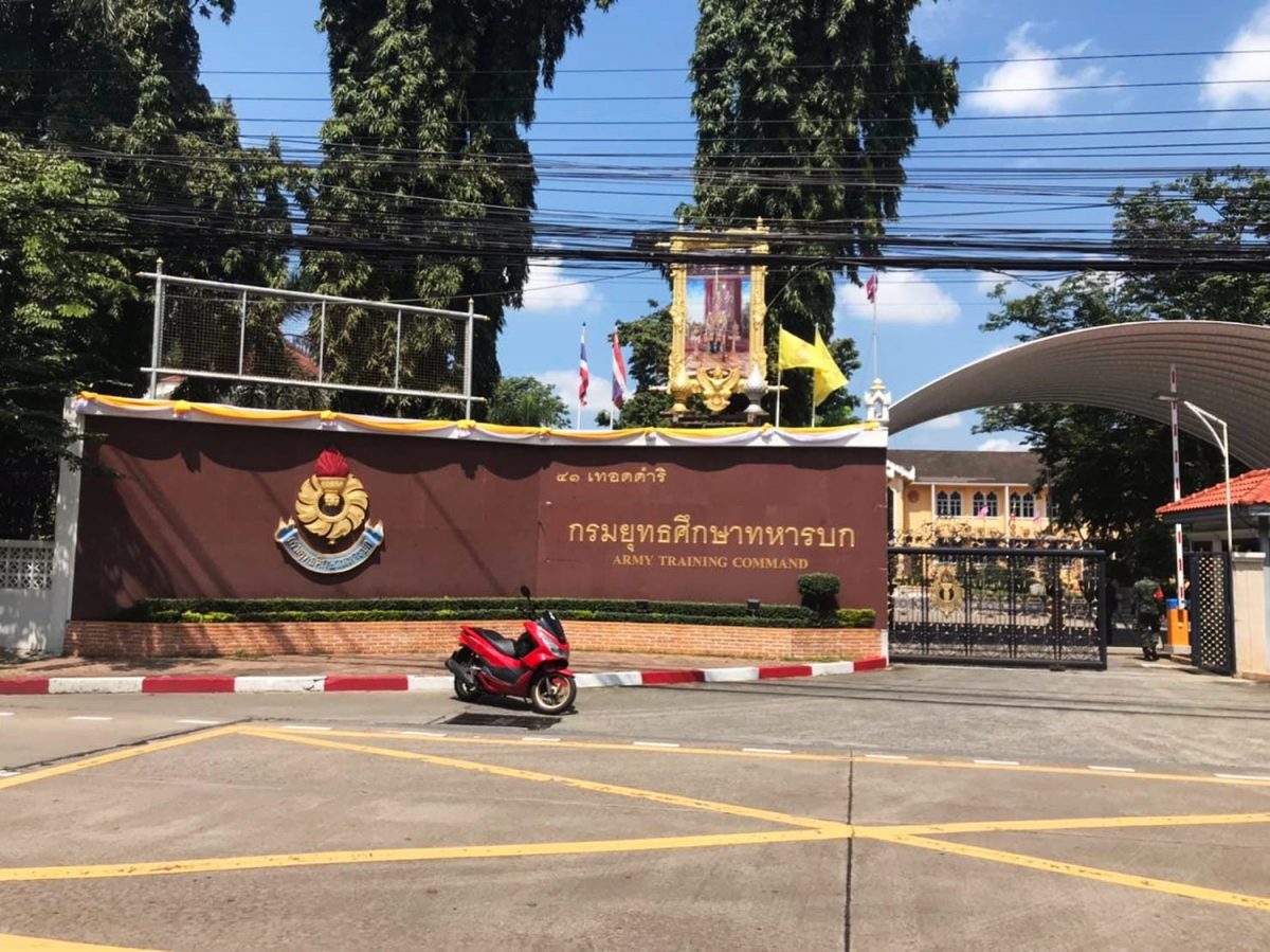 🎥  BREAKING NEWS | Soldaat op legeruniversiteit in Thailand schiet twee collega’s dood