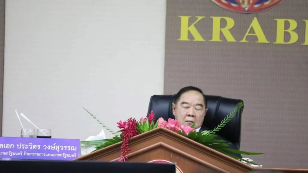 De waarnemend premier van Thailand in slaap betrapt tijdens een vergadering in de provincie Krabi