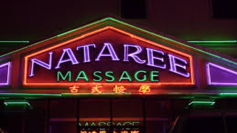 Politieagenten in Thailand veroordeelt tot 50 jaar cel voor het vragen om steekpenningen van erotische massagesalon