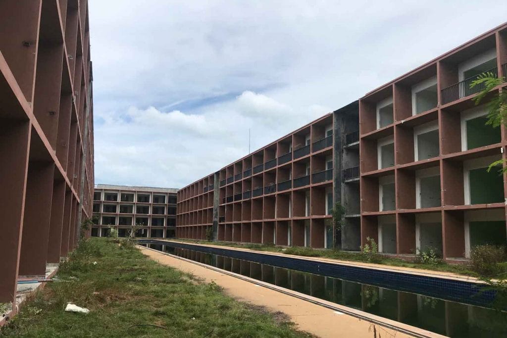 Zes Thaise mensen gearresteerd voor het plunderen van luxe hotel in Zuid-Thailand gelegen Kho Samui