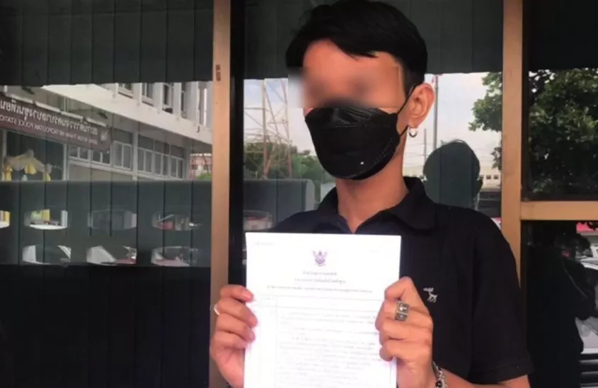 Werknemer in Bangkok valt flauw, zijn baas ontslaat hem omdat hij dacht dat de man sliep 