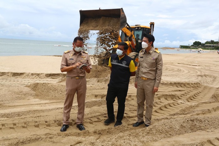 Inwoners van de kustplaats Pattaya bekritiseren overstroming’s beheer van het gemeentebestuur 