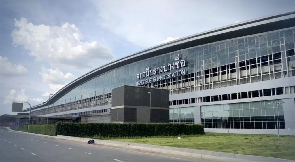 Koning Vajiralongkorn kent het Bang Sue Grand Station de officiële naam van “Krungthep Abhiwat Grand Station” toe