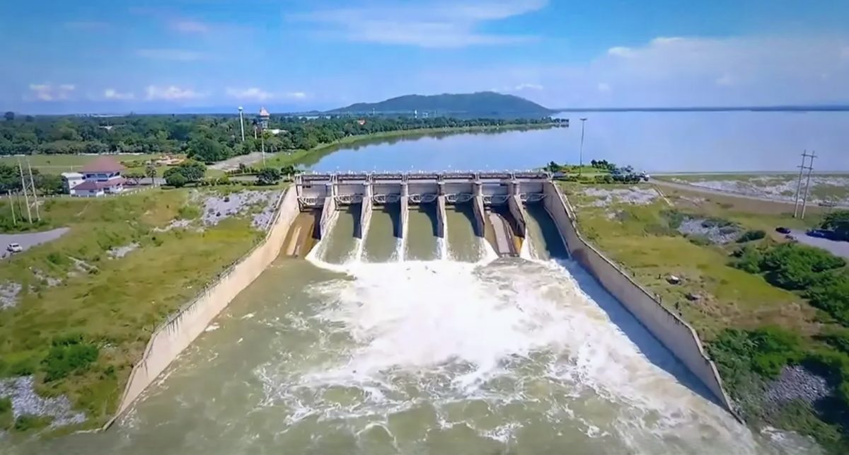 Volgens het Koninklijk irrigatie-departement van Thailand, is er op dit moment géén ernstige dreiging van overstromingen omdat dammen niet vol zijn