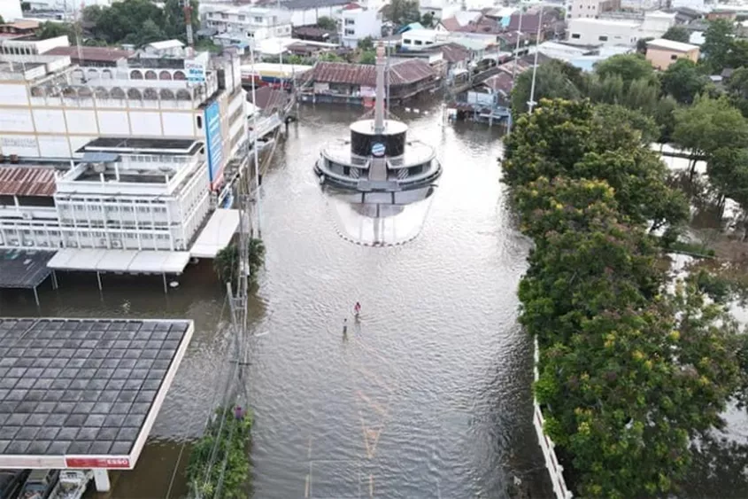 De overstromingen in provincies nemen af in Thailand, maar de regen blijft nog even aanhouden