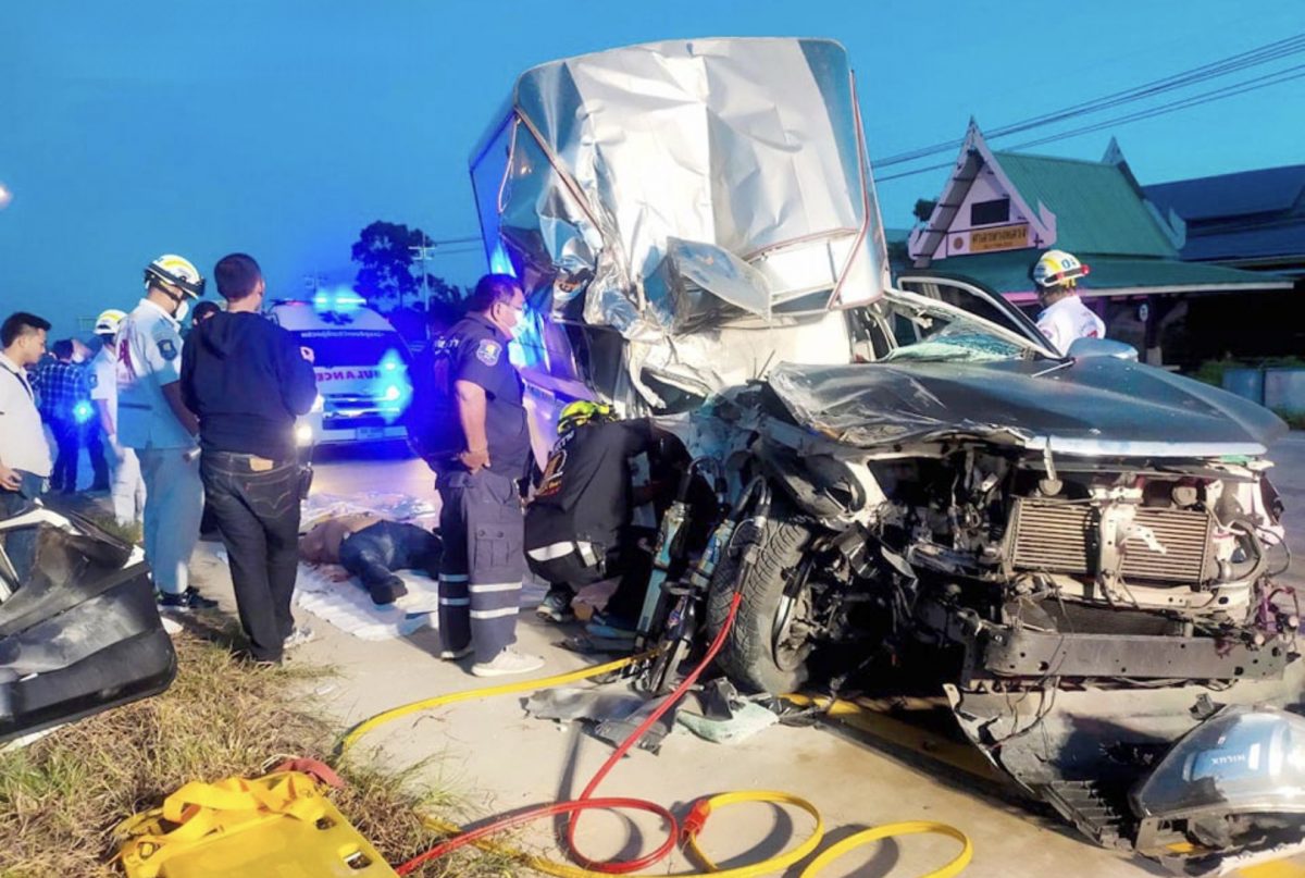 Vrachtwagenkoerier komt bij ongeval op de snelweg Oost-Pattaya om het leven
