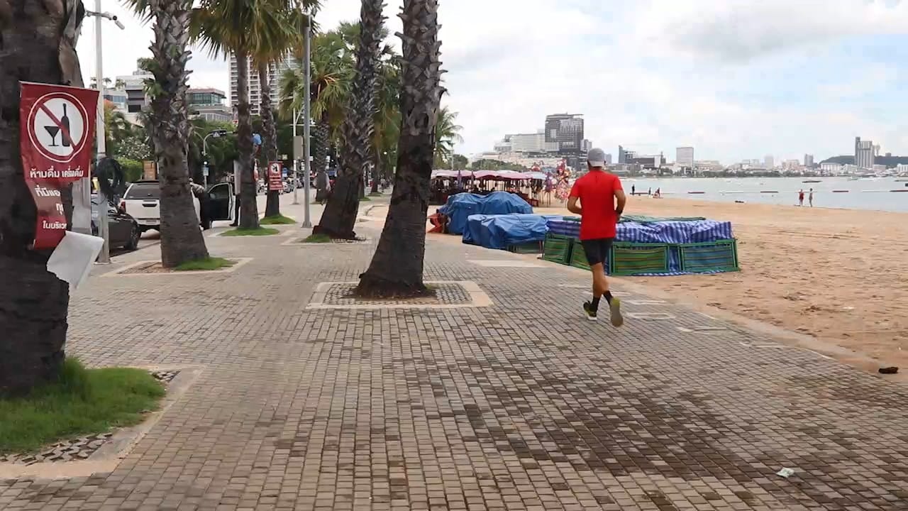 Gemeente Pattaya geeft een update over het weguitbreidingsproject op Beach Road vrij