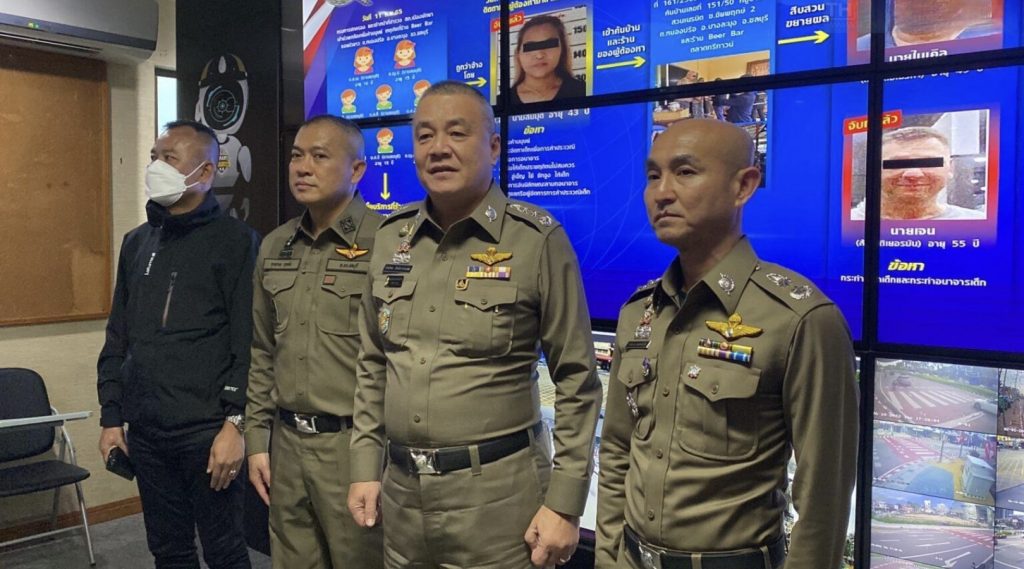 🎥 | Thais echtpaar en 2 buitenlanders zijn naar verluidt bij kinderhandel in Oost-Thailand opgepakt
