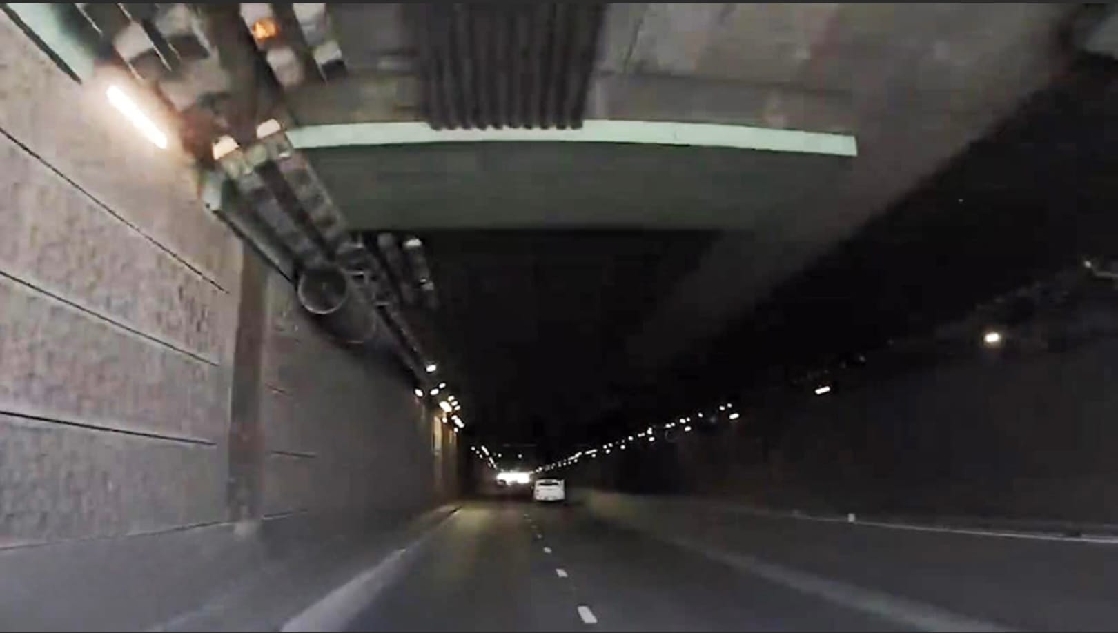 De gemeente Pattaya vervangt de verlichting in Sukhumvit-tunnel