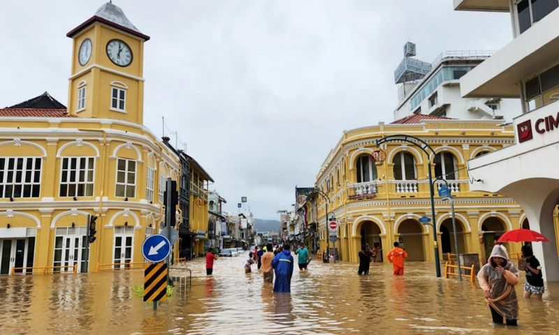 Overstromingen richten in het afgelopen weekend grote schade in Phuket aan 