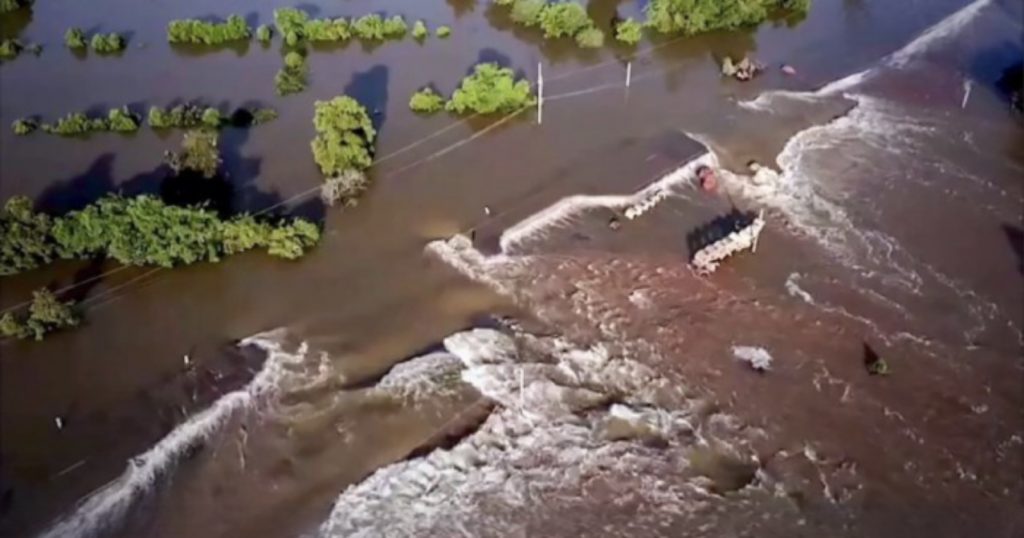 Damafvoer in Noordoost-Thailand overschreden met als gevolg vele overstromingen rond Khon Kaen