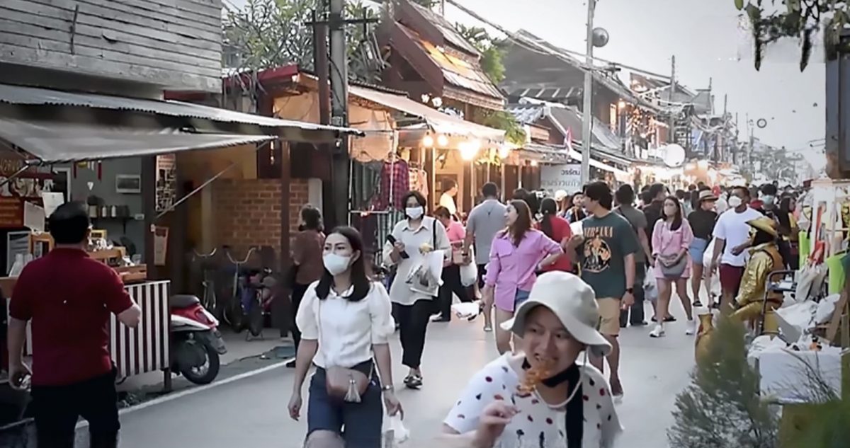 Het charmante Chiang Khan in Noord-Thailand is erg trendy onder de Thaise toeristen in dit lange weekend