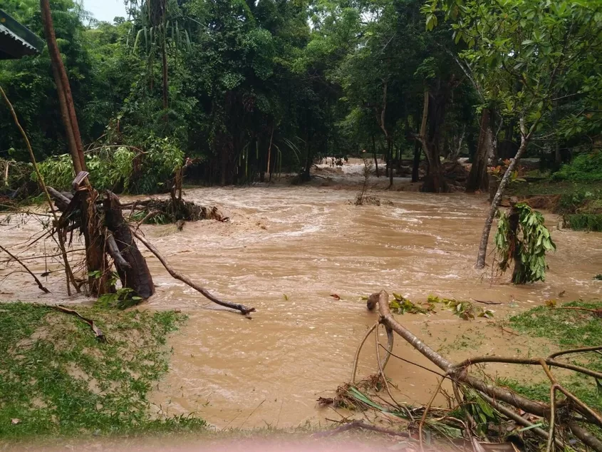 17 nationale parken in Thailand sluiten watervallen en attracties vanwege de kans op zwaar overstromingsgevaar 