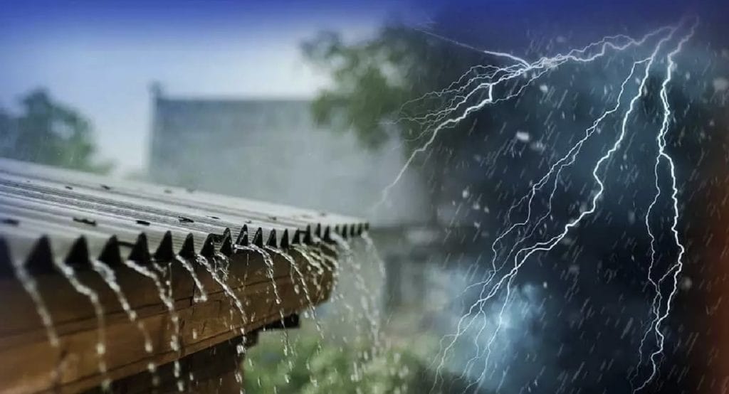 De tropische storm NESAT verandert in tyfoon als het vasteland van Vietnam nadert 