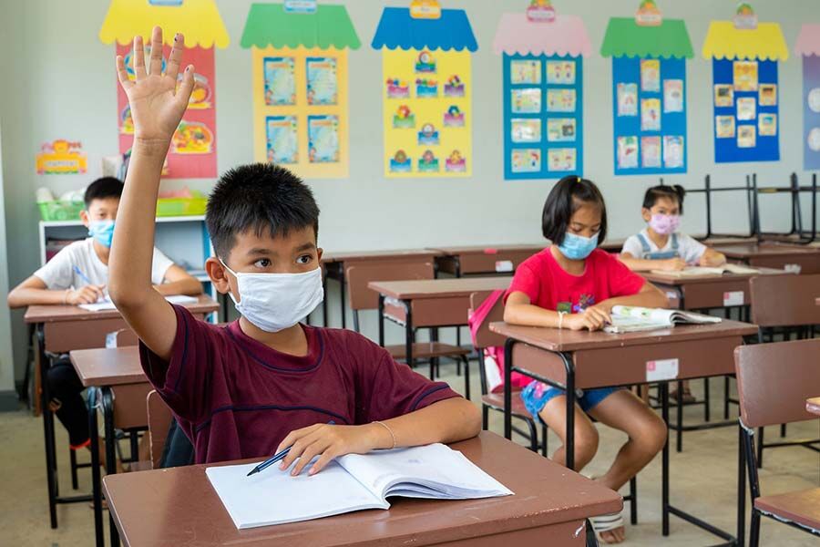 De scholen in Thailand hoeven vanwege Covid19 uitbraken niet langer te sluiten 