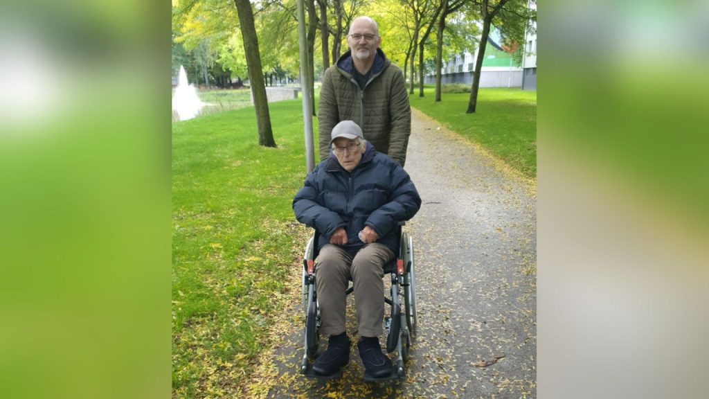 Frans wil broer uit Thailand halen om afscheid te nemen van zijn doodzieke vader