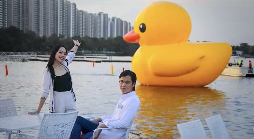 Spectaculaire Loy Krathong-viering bij het meer Impact Muang Thong Thani in Nonthaburi.