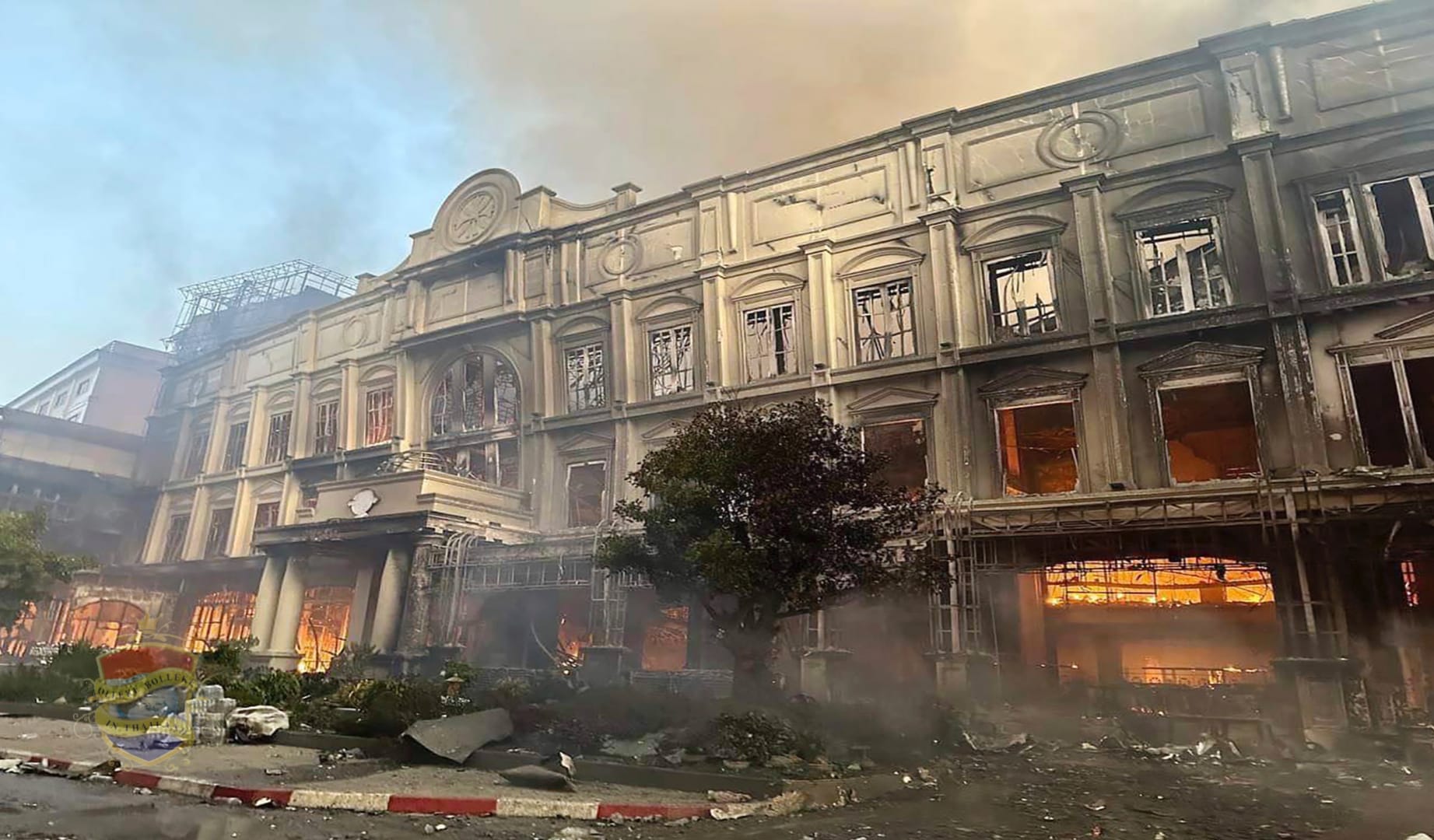 Minstens 21 Thais komen om bij enorme brand in hotelcasino in Poipet, net over de grens in Cambodja