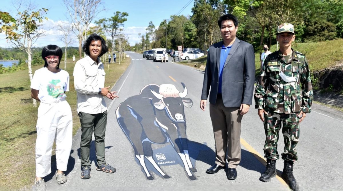 Kijk uit!  3D-dieren springen op de Khao Yai-wegen om het wild te beschermen