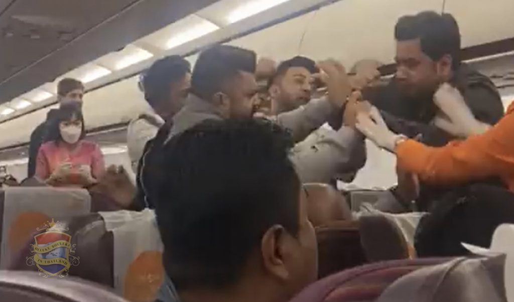 🎥 | Passagiers op vlucht van Thai Smile Airways gaan na onenigheid met elkaar op de vuist