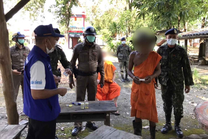 Alle monniken stuk voor stuk in boeddhistische tempel in Centraal Thailand positief getest op drugs en met zijn allen in een afkickkliniek geplaatst