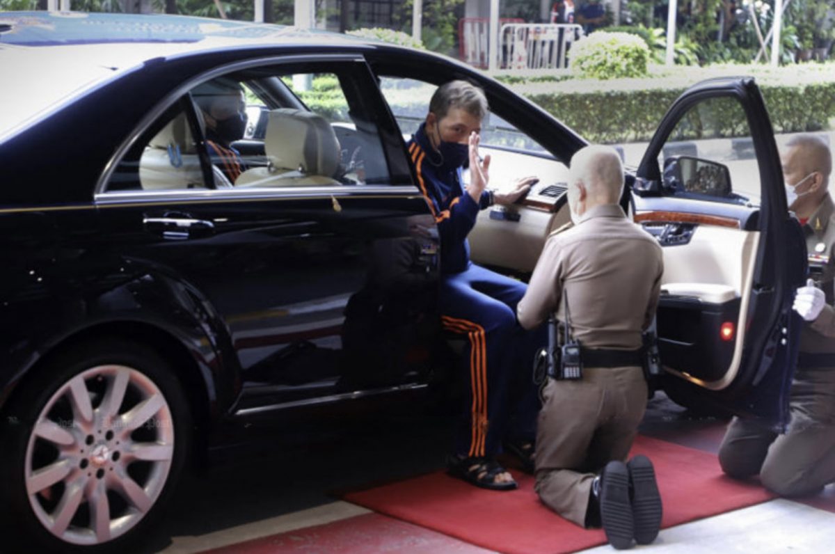 Koning van Thailand en zijn gemalin positief getest op Corona, hetzij met zeer milde symptomen