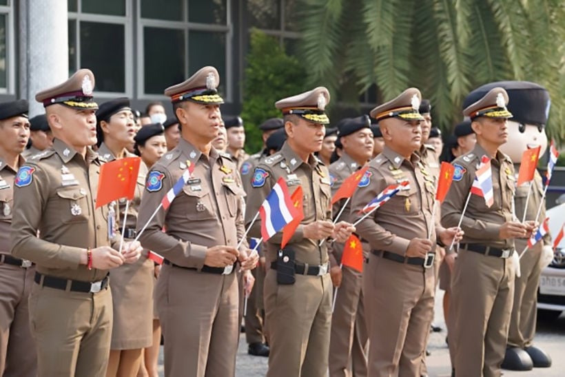 Toeristenpolitie van Thailand waarschuwt de reizigers voor oplichting