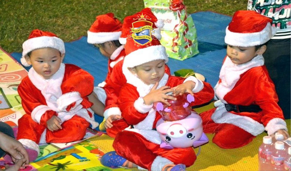 De moderatoren van Olleke Bolleke in Thailand wensen u prettige kerstdagen