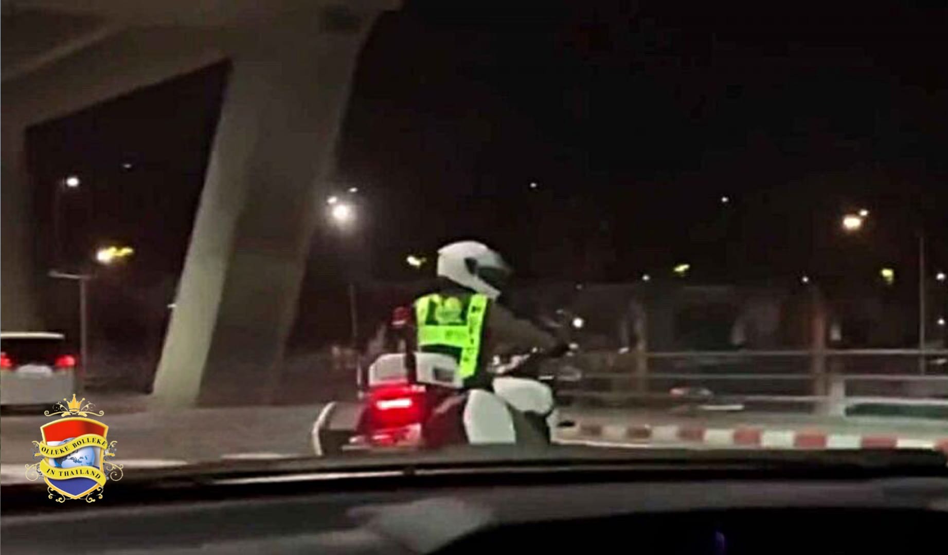 Politie-escorte in Pattaya leidt tot een snelle berisping van de betrokken politieagenten