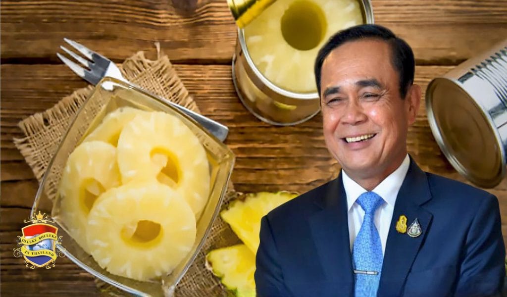 De premier van Thailand is zo trots als een pauw op de in zijn land geteelde ananas 