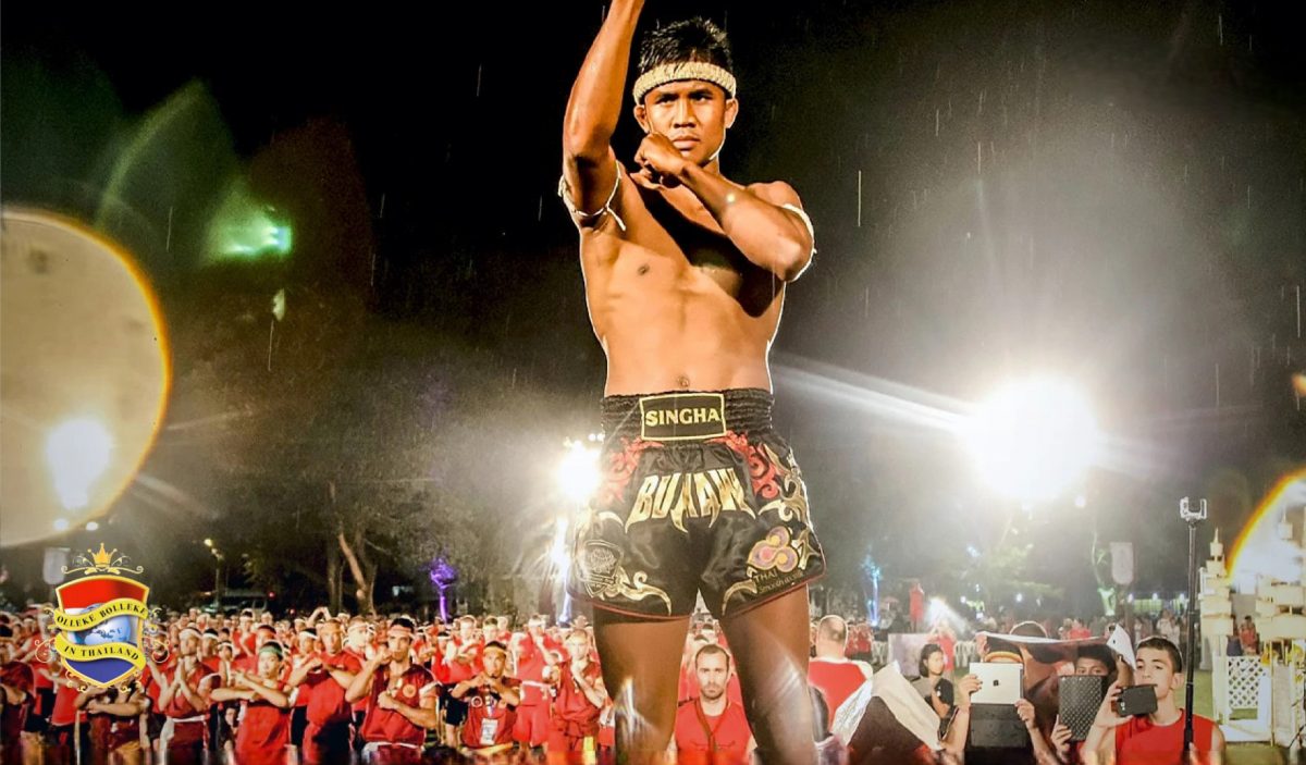 Buakaw verdedigt de Muay Thai sport tijdens een gevecht over de naamsverandering van Cambodja