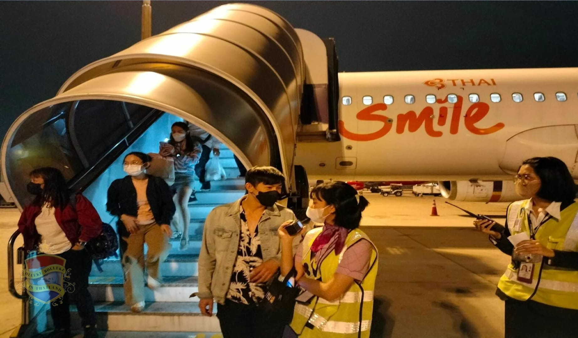 Woedende passagiers van een Thai Smile Airways-vlucht moesten 2 uur wachten op een shuttlebus op Suvarnabhumi Airport